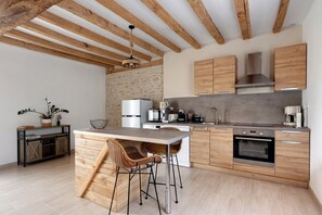 Coffee/tea maker, fridge, microwave, oven