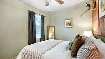 1 bedroom, desk, WiFi, bed sheets