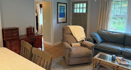 Peaceful and private 2-bedroom cottage on 3 acres in tranquil Charlestown w/AC