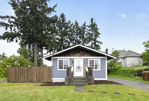 2 Bed Cottage, Close to Tacoma Mall, Freeways