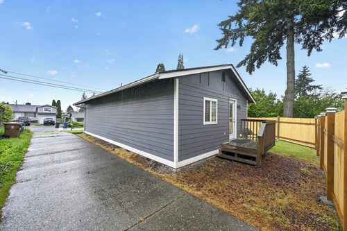 2 Bed Cottage, Close to Tacoma Mall, Freeways