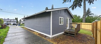 2 Bed Cottage, Close to Tacoma Mall, Freeways