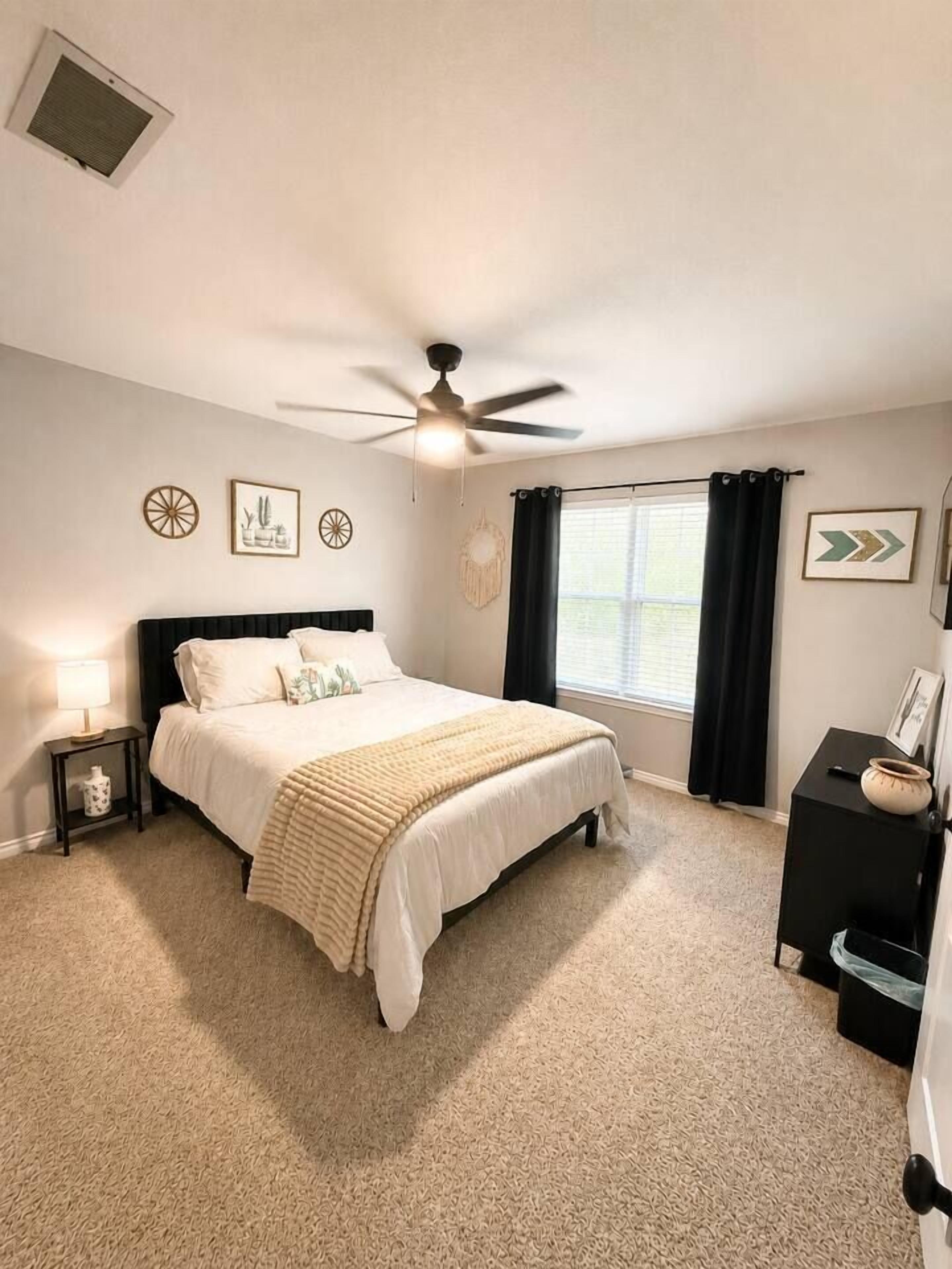 4 bedrooms, desk, iron/ironing board, travel cot