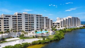 Exterior - Beautiful 2/2 on the Gulf... see Sunsets and Dolphins from balcony (Hudson)