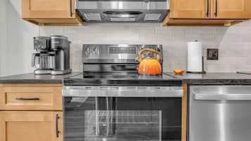 Coffee/tea maker, fridge, microwave, oven