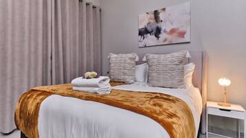 1 bedroom, desk, iron/ironing board, WiFi (free)