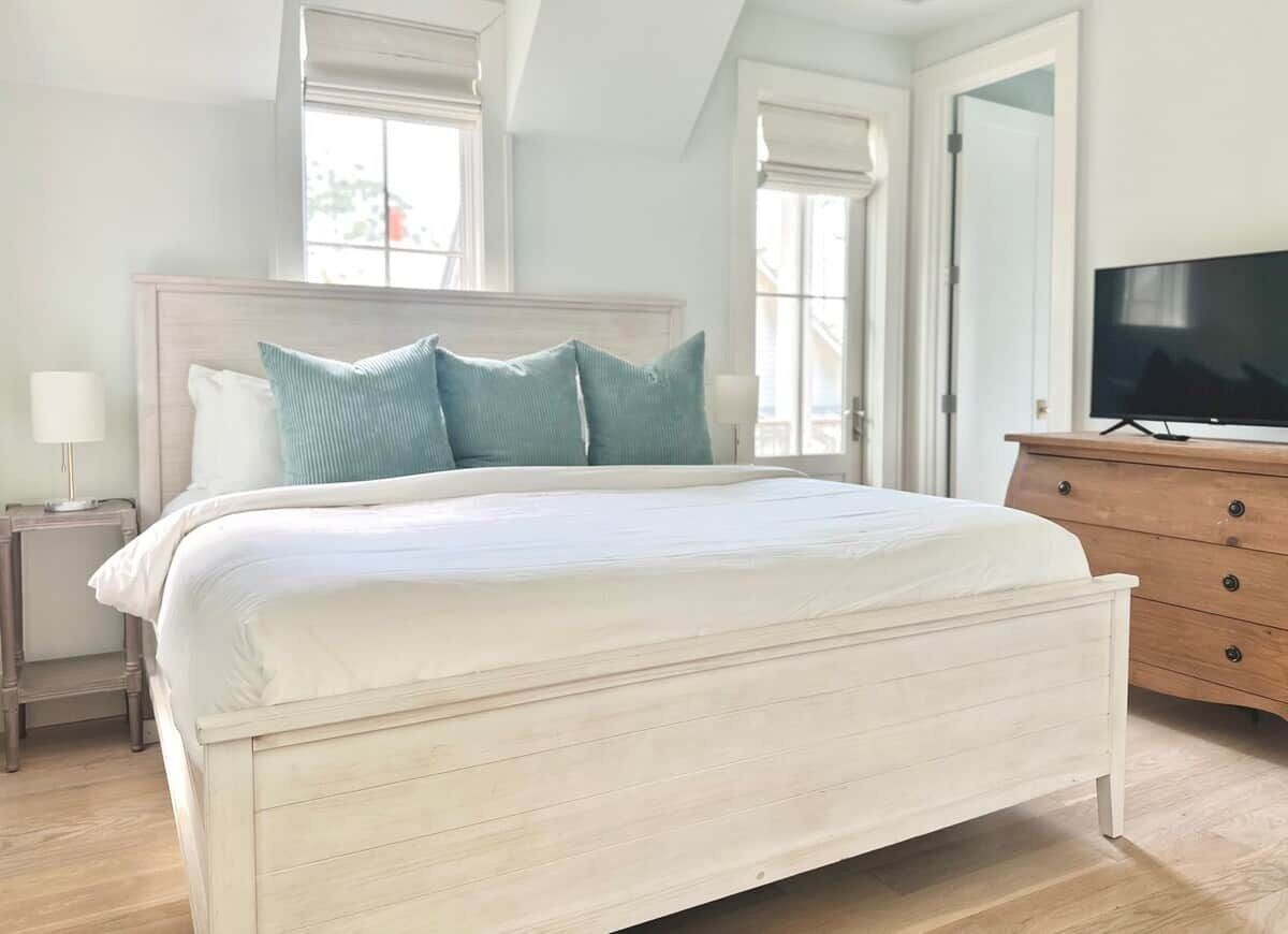 2 bedrooms, iron/ironing board, WiFi