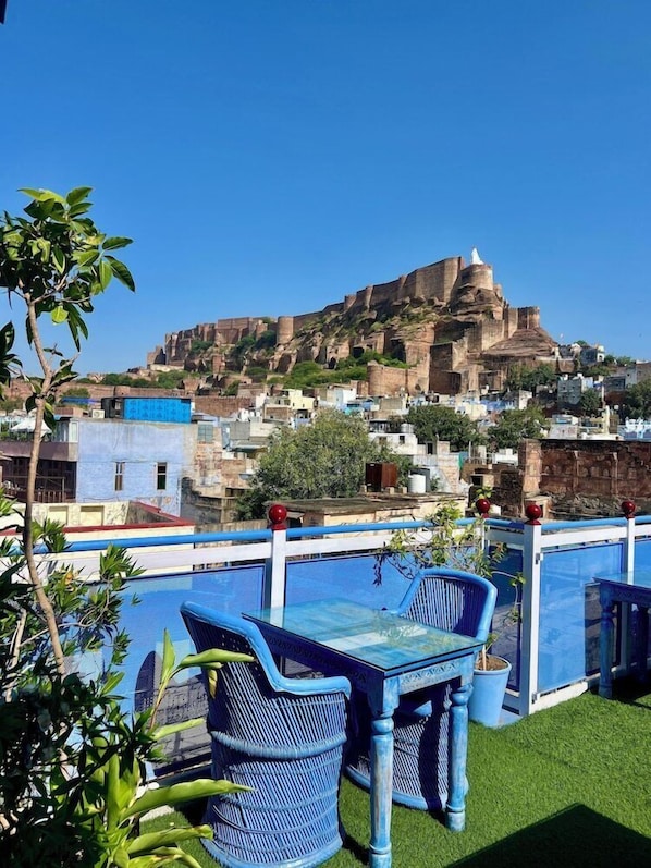 Outdoor dining - Raj Mandir Boutique Home Stay (Jodhpur)