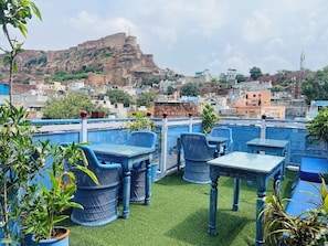 Outdoor dining - Raj Mandir Boutique Home Stay (Jodhpur)