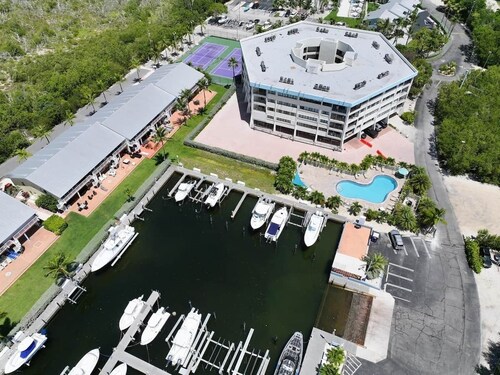 Remodeled Condo Pickleball Tennis Pool Key Largo