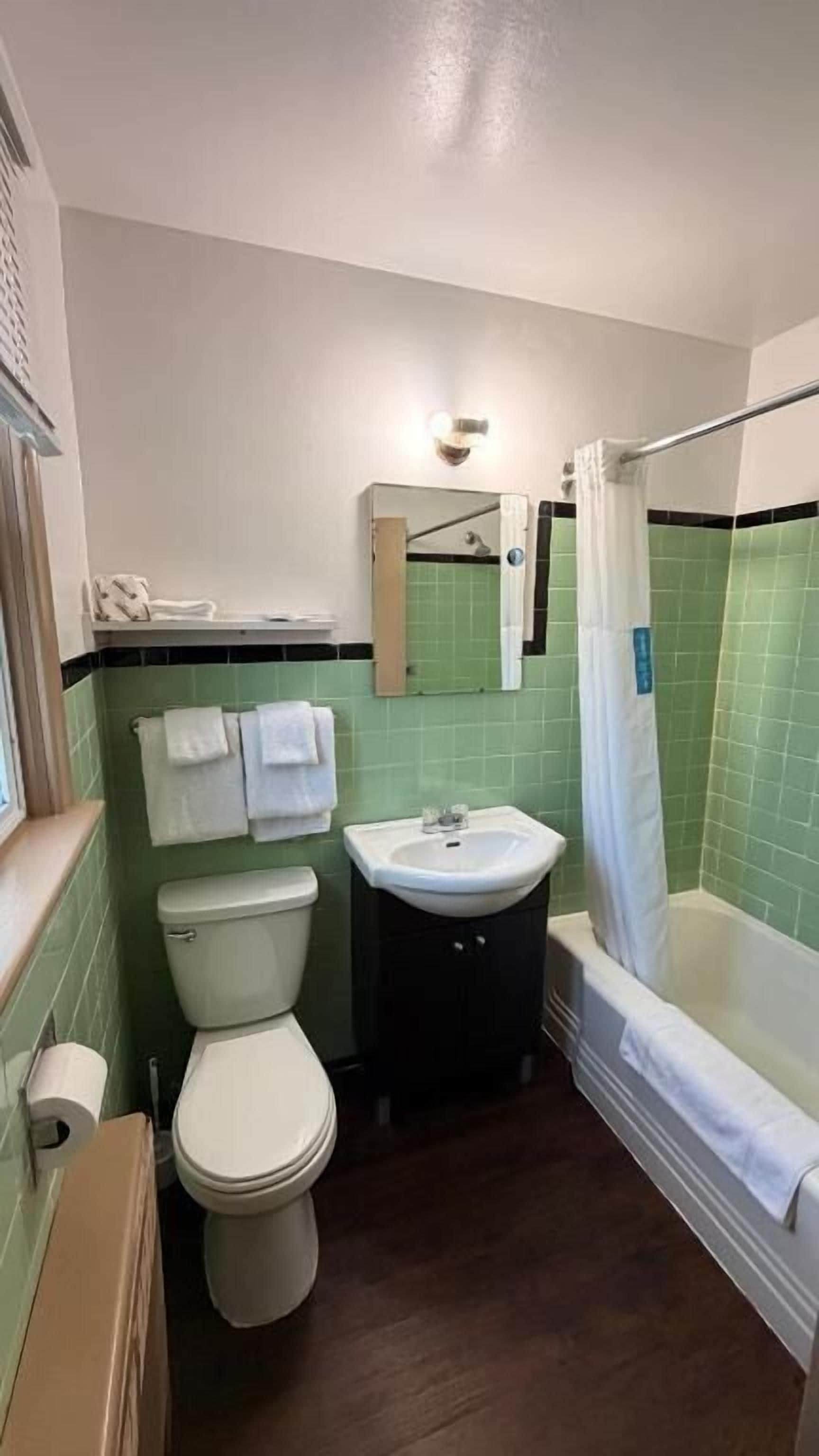 Free toiletries, towels