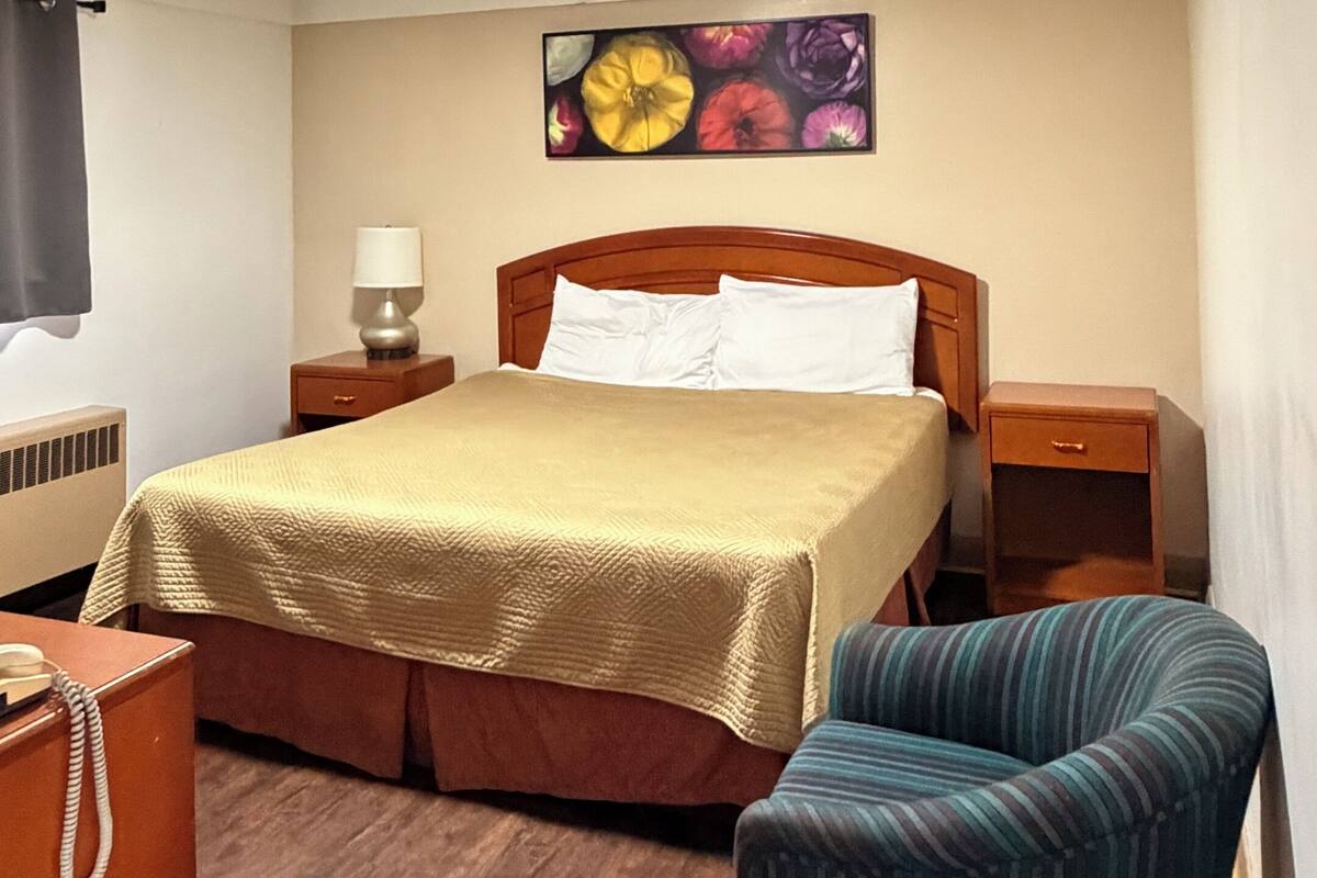 Kamar, 1 Tempat Tidur King, Bebas Asap Rokok | Meja kerja, Wi-Fi gratis, dan seprai linen