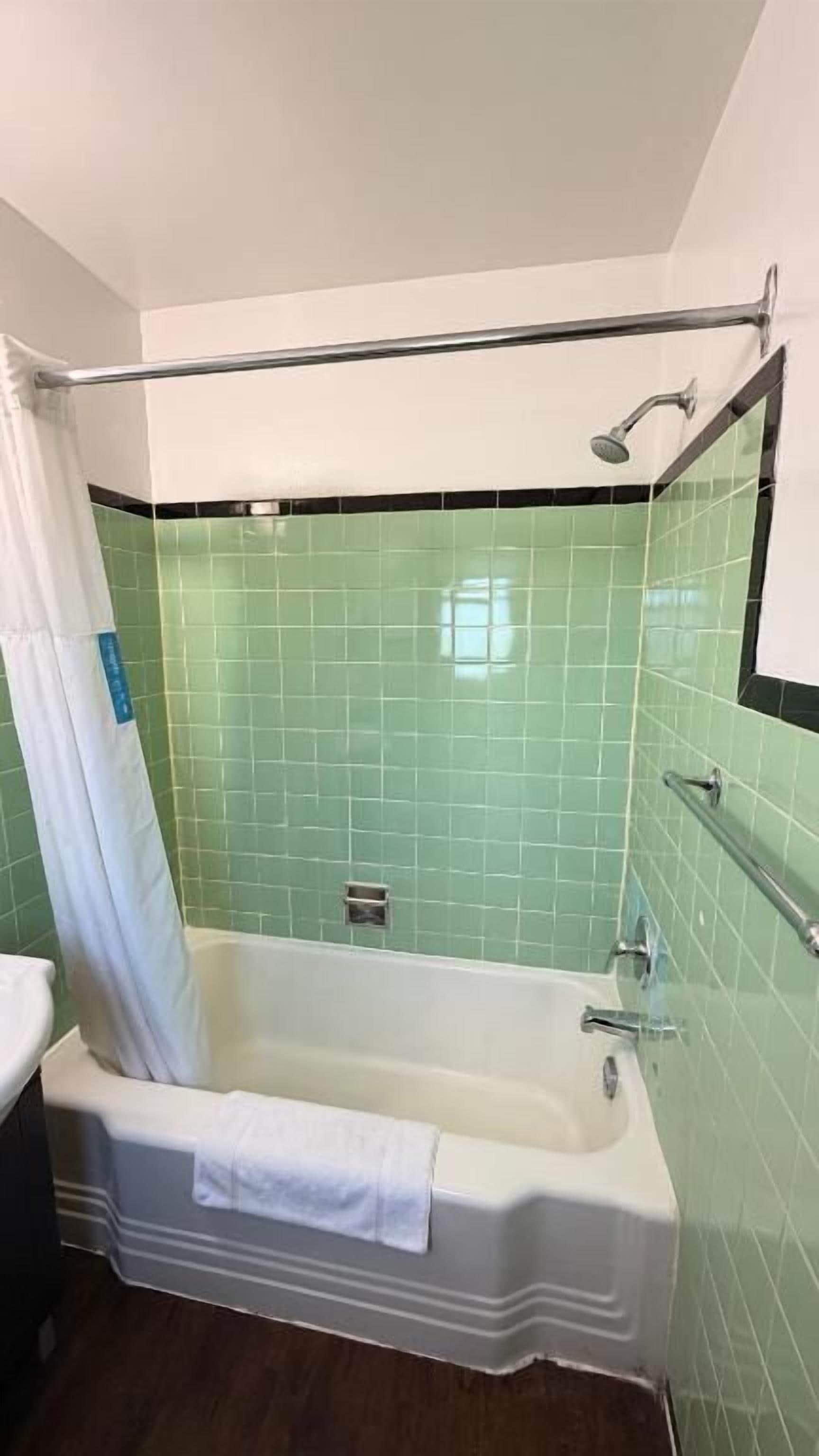 Free toiletries, towels