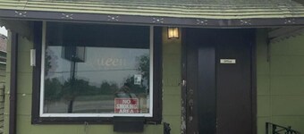 Queen's Motel Blenheim Near Lake Erie ON