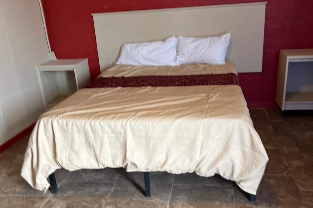 WiFi (free), bed sheets