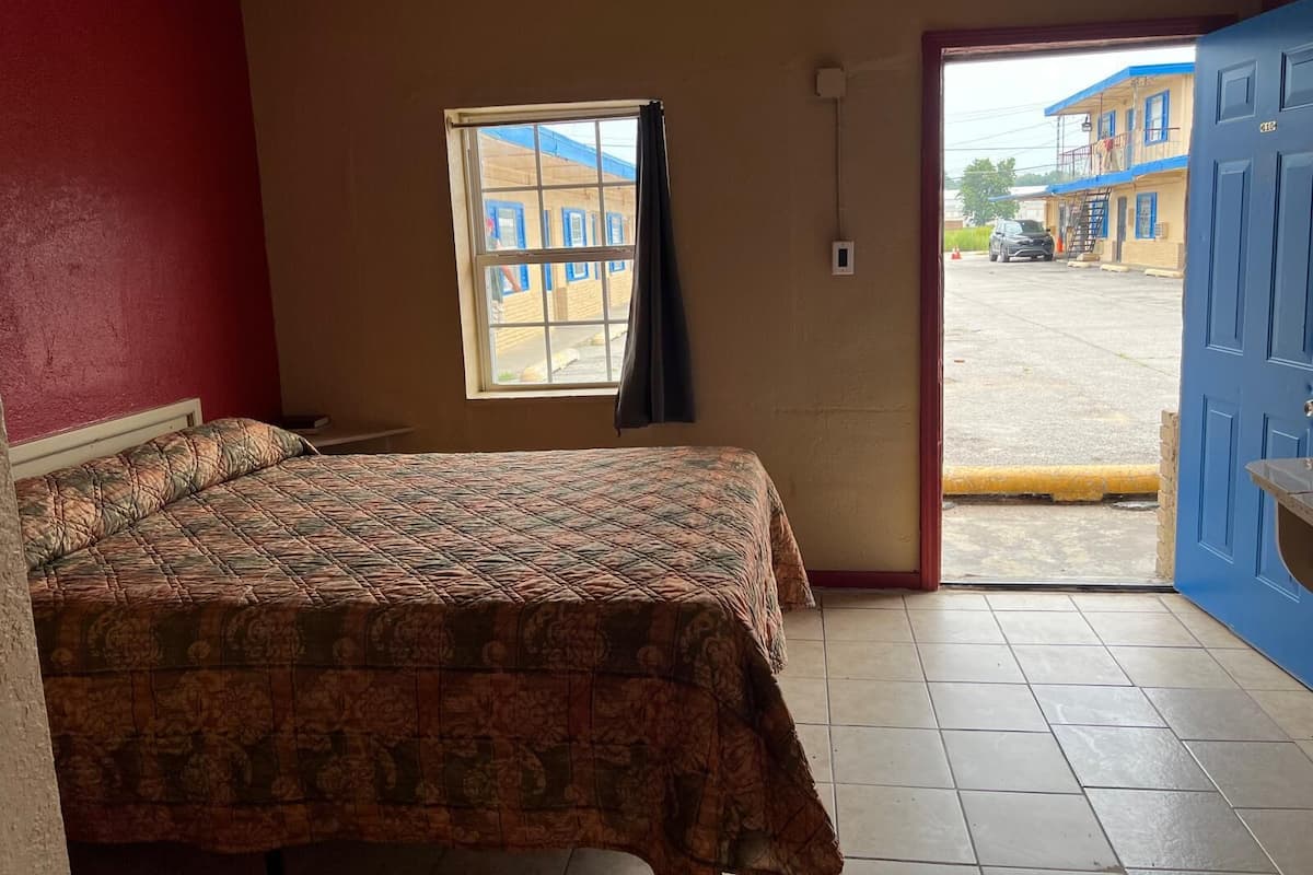 WiFi (free), bed sheets
