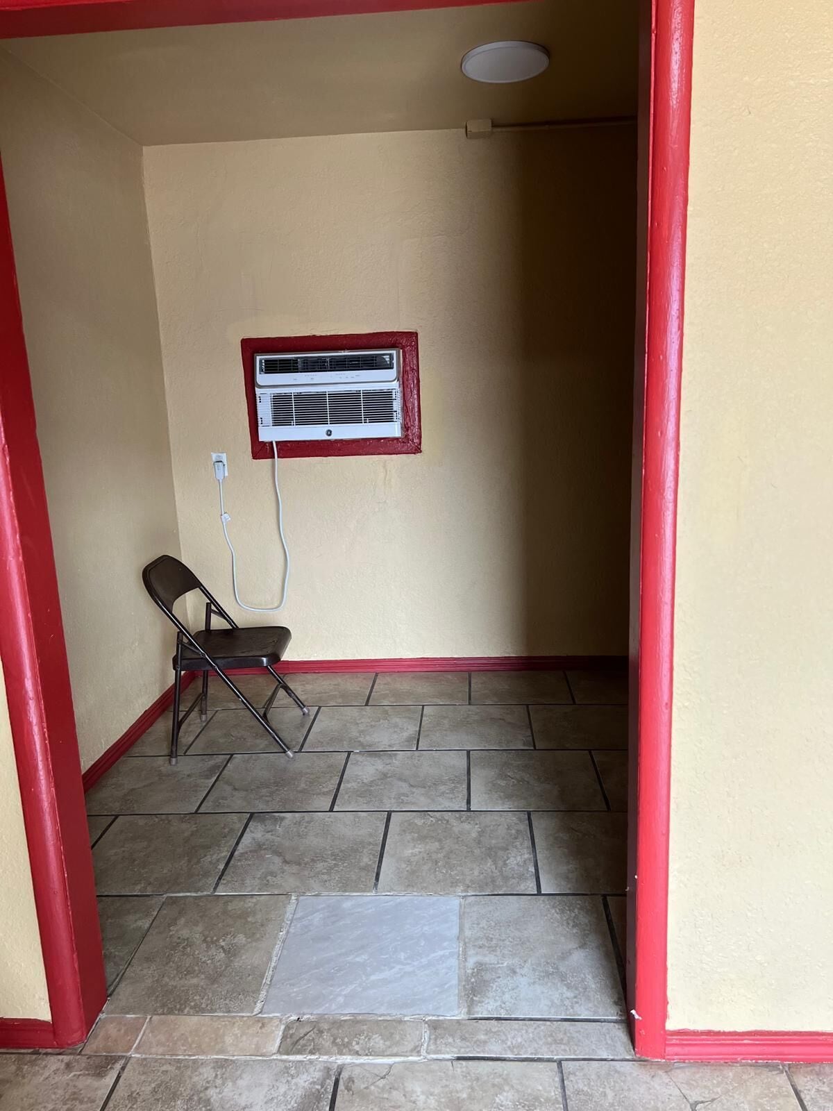 WiFi (free), bed sheets