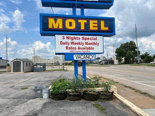 Holiday Motel Tulsa OK