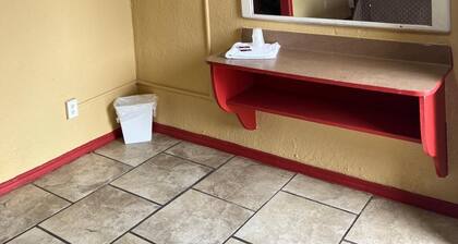 Holiday Motel Tulsa OK