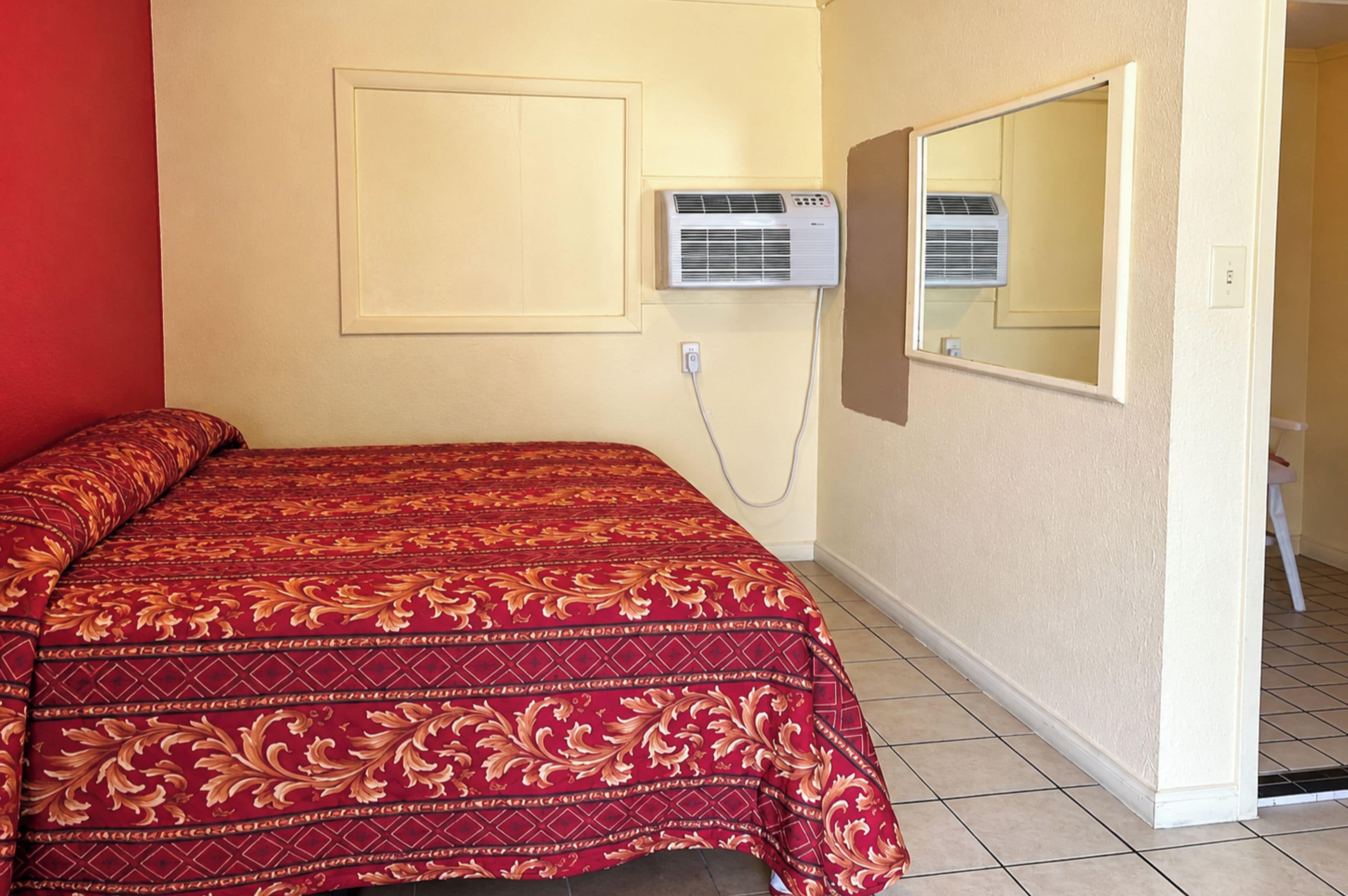 Room, 1 Queen Bed, Smoking | WiFi (free), bed sheets