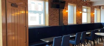 The Royal Crest Hotel & Bar by OYO