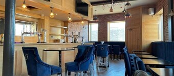 The Royal Crest Hotel & Bar by OYO