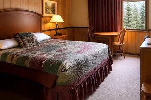 Iron/ironing board, WiFi, bed sheets - Denali Park Hotel King (Healy)
