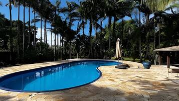 Kolam renang outdoor