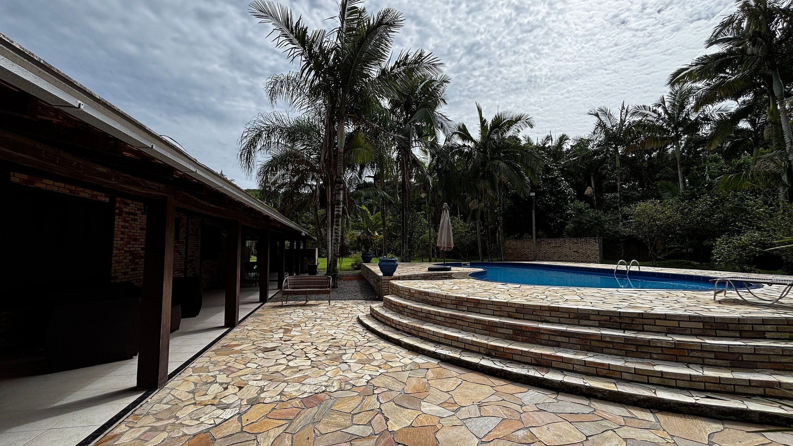 Kolam renang terbuka 