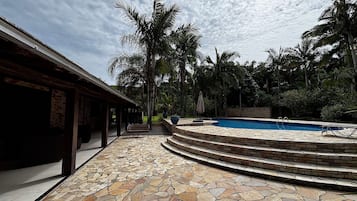 Kolam renang terbuka