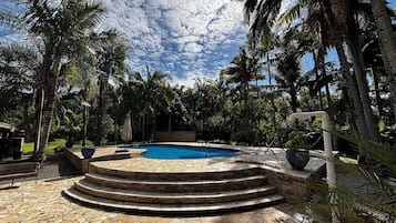 Kolam renang outdoor