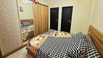 3 bedrooms, desk, free WiFi, bed sheets