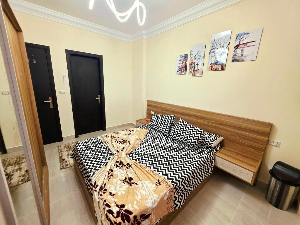 3 bedrooms, desk, WiFi (free), bed sheets