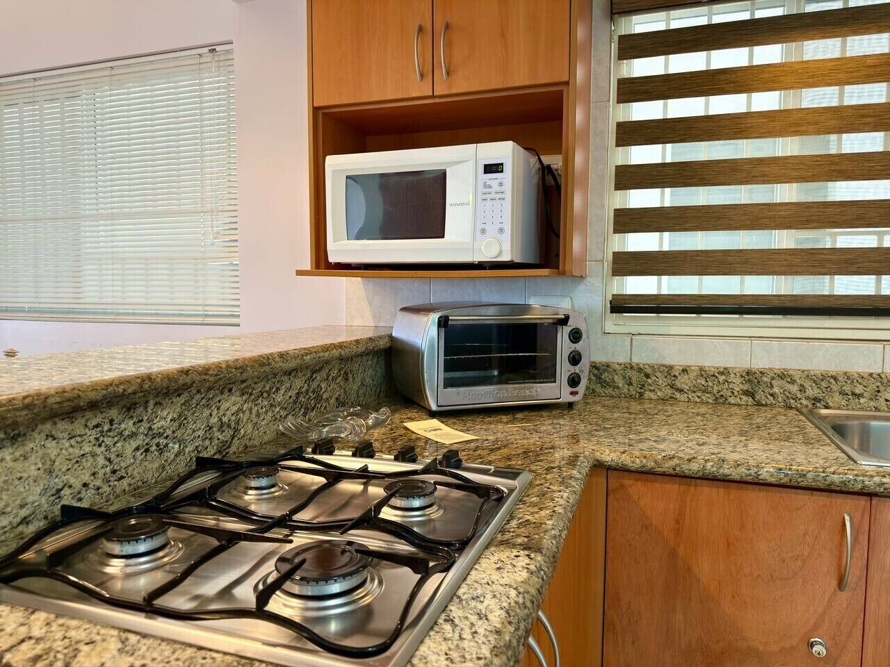 Coffee/tea maker, fridge, microwave, stovetop