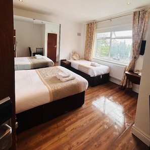 Unclassified image, 4 of 7, button - Sinai Hotel (London)