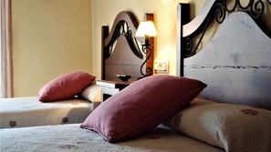 4 Schlafzimmer, Schreibtisch, Bügeleisen/Bügelbrett, Reisekinderbett