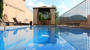 Pool - Luxury house with four bedrooms in Cabañeros (Navas De Estena)