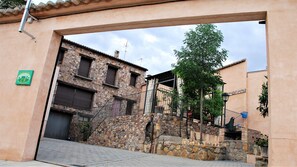 Exterior - Luxury house with four bedrooms in Cabañeros (Navas De Estena)
