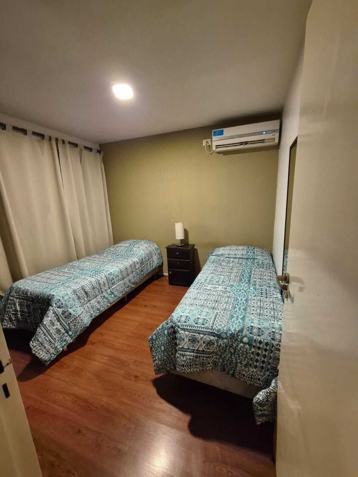 3 habitaciones, tabla de planchar con plancha, wifi y ropa de cama 