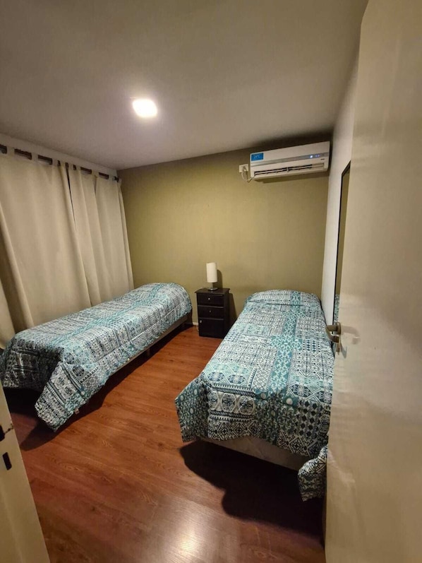 3 chambres, fer et planche à repasser, Wi-Fi, draps fournis