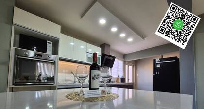 Casa Lupe - 3BDR with Heated pool - 8 min airport/12 min center