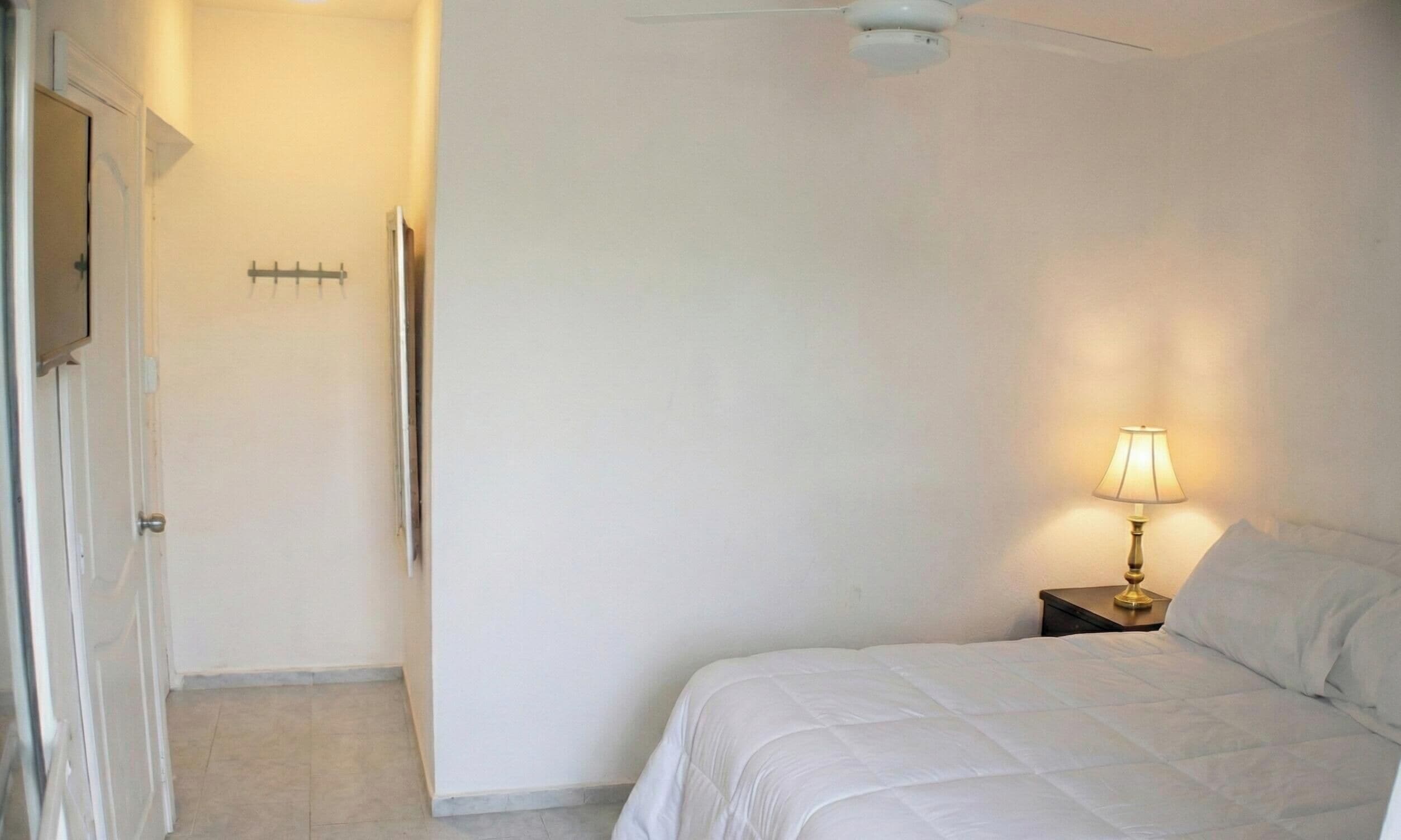 Basic Double Room | Minibar, WiFi (free), bed sheets