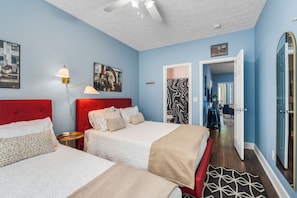 Room - Columbus Collective - 4 Suites Sleeps 32 - 8 bed 8 bath (Columbus)