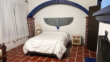 Basic Triple Room, Courtyard View | WiFi (free)