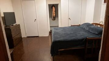 Basic Double Room, Courtyard View | WiFi (free)