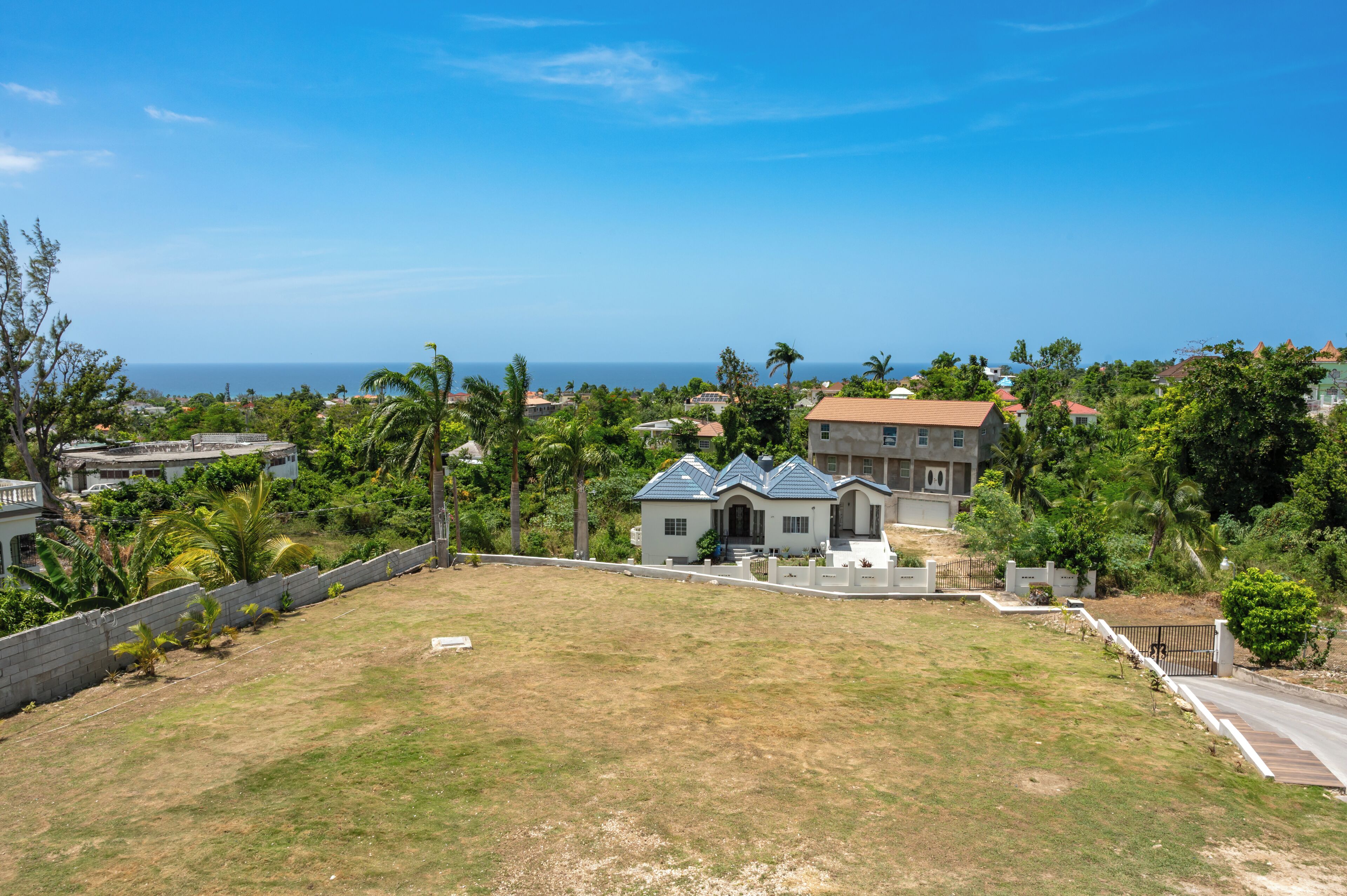 Deluxe Suite, Pool View | Property grounds