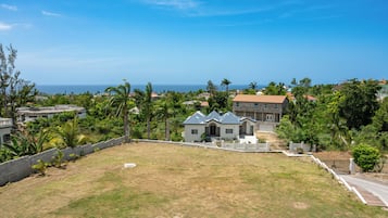 Deluxe Suite, Pool View | Property grounds