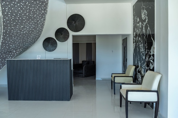 Penthouse Suites At Emotions - Montego Bay