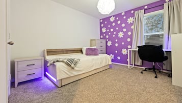 5 bedrooms, desk, iron/ironing board, travel cot
