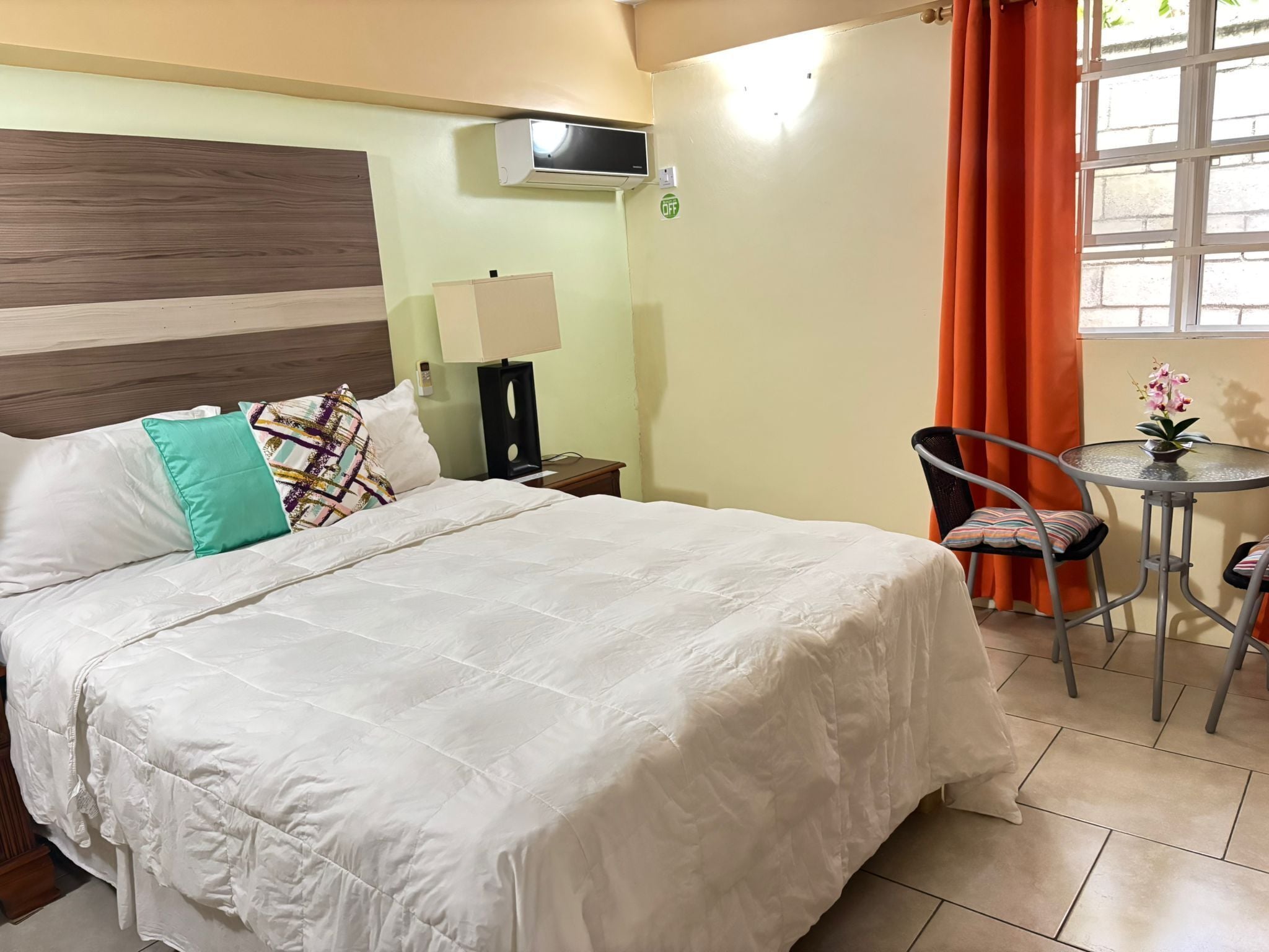 Comfort Double Room | In-room safe, iron/ironing board, WiFi (free)